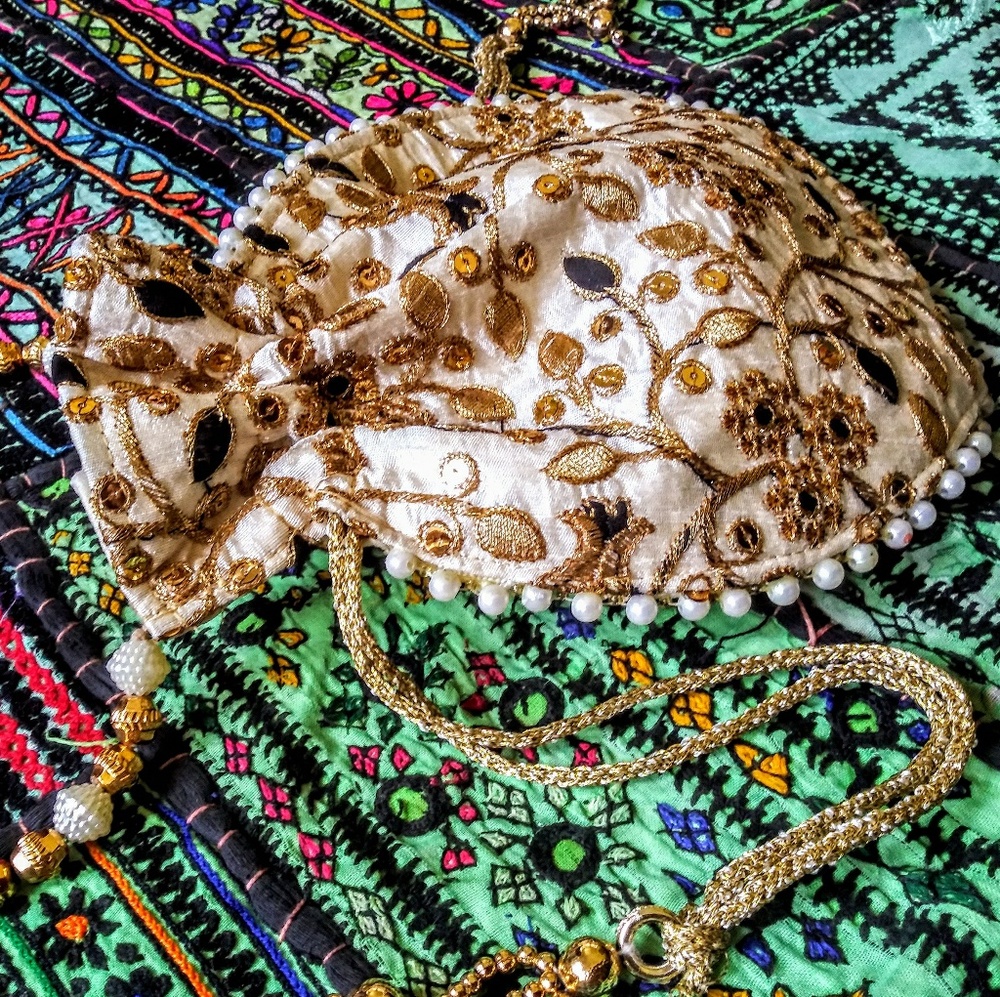 Handcrafted Ethnic Embroidered India Pouch - Picture 2 of 8